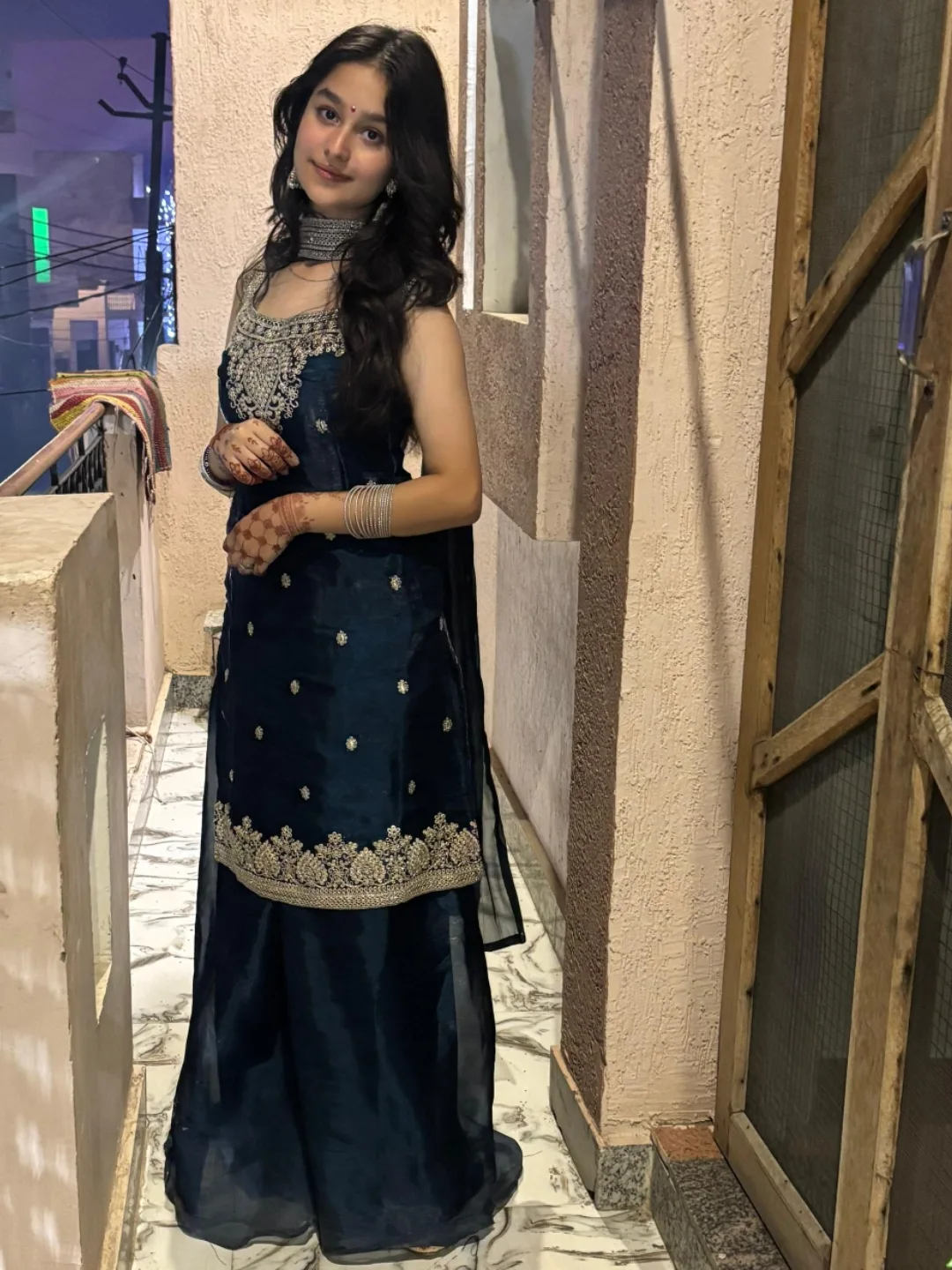 Read more about the article Call Girl in Hauz Qazi Delhi NCR Escort Services Call 9711800081